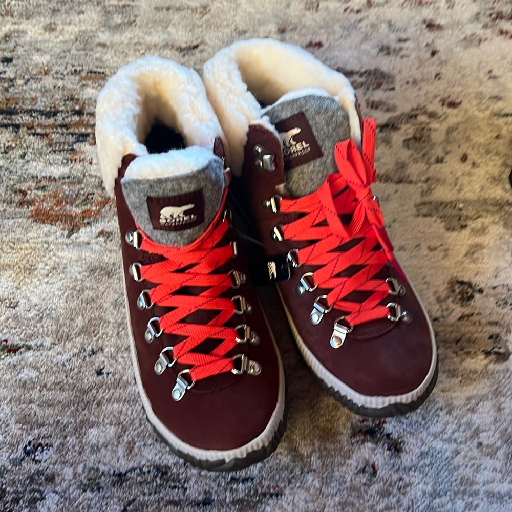 Sorel Out N About Conquest Redwood Size 8.5